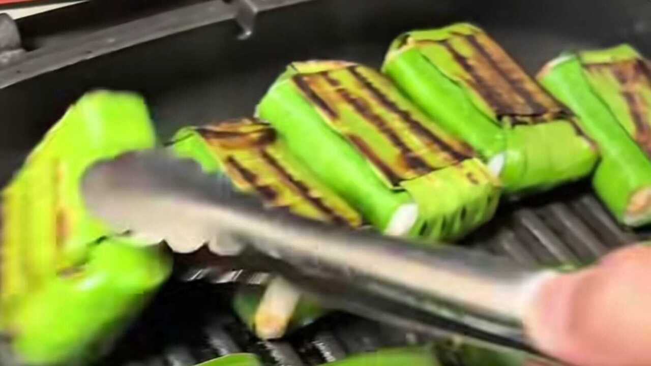 Lezat dan Mengenyangkan, Olahan Beras Ketan Isi Ayam Pedas Ini Bikin Ketagihan