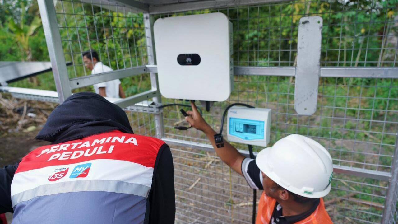 Pertamina Patra Niaga Regional Sumbagsel Berdayakan Purnadi Pimpin Transformasi Pertanian di Desa Pulau Semamb