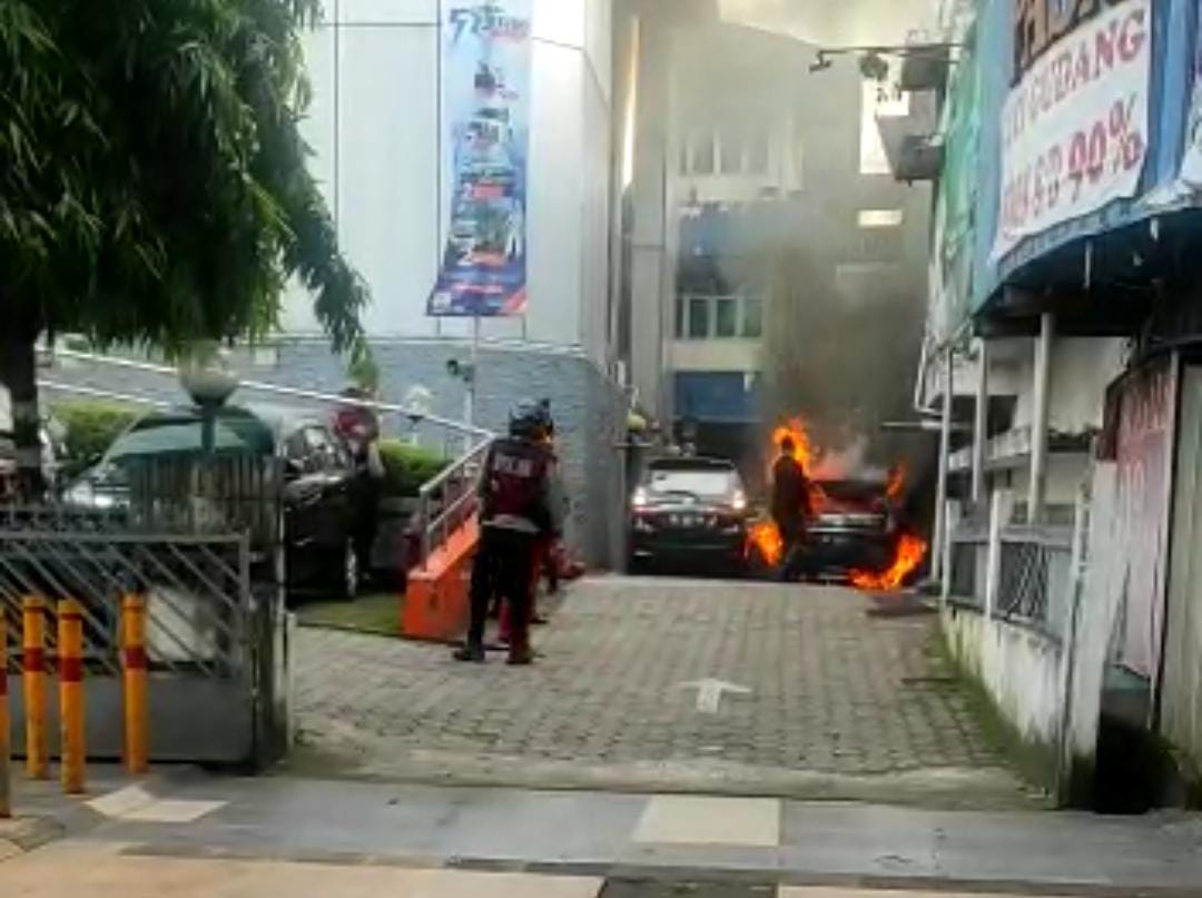 Minibus Terbakar di Samping Bank BNI Palembang, Ini Penyebabnya 