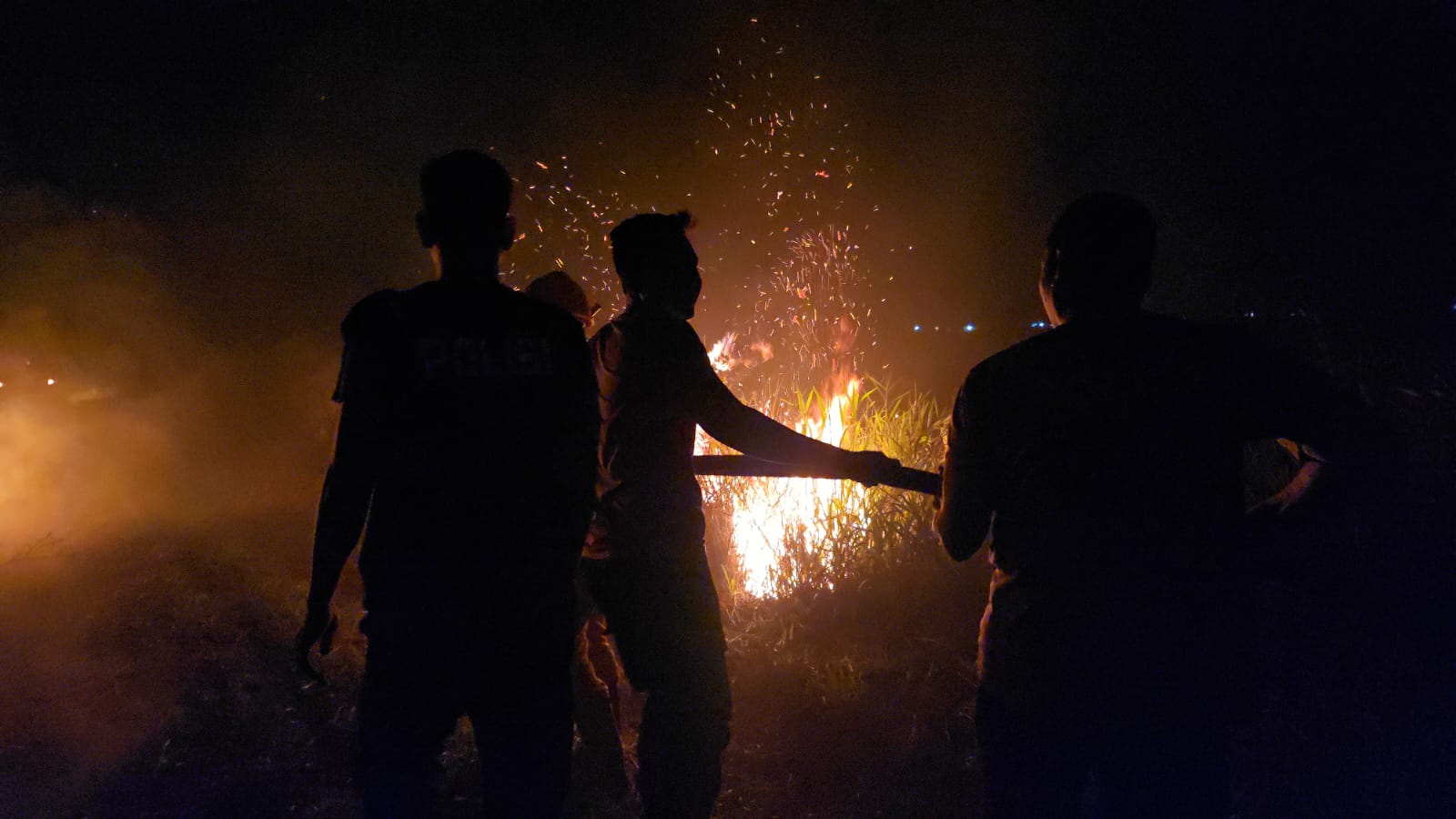 Kebakaran Lahan Gambut di Ogan Ilir Meluas, Petugas Kerahkan 35 Personel Lakukan Pemadaman