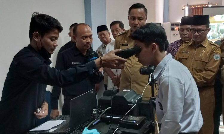 Targetkan Pelayanan Dokumen Kependudukan Selesai Dalam 1 Jam