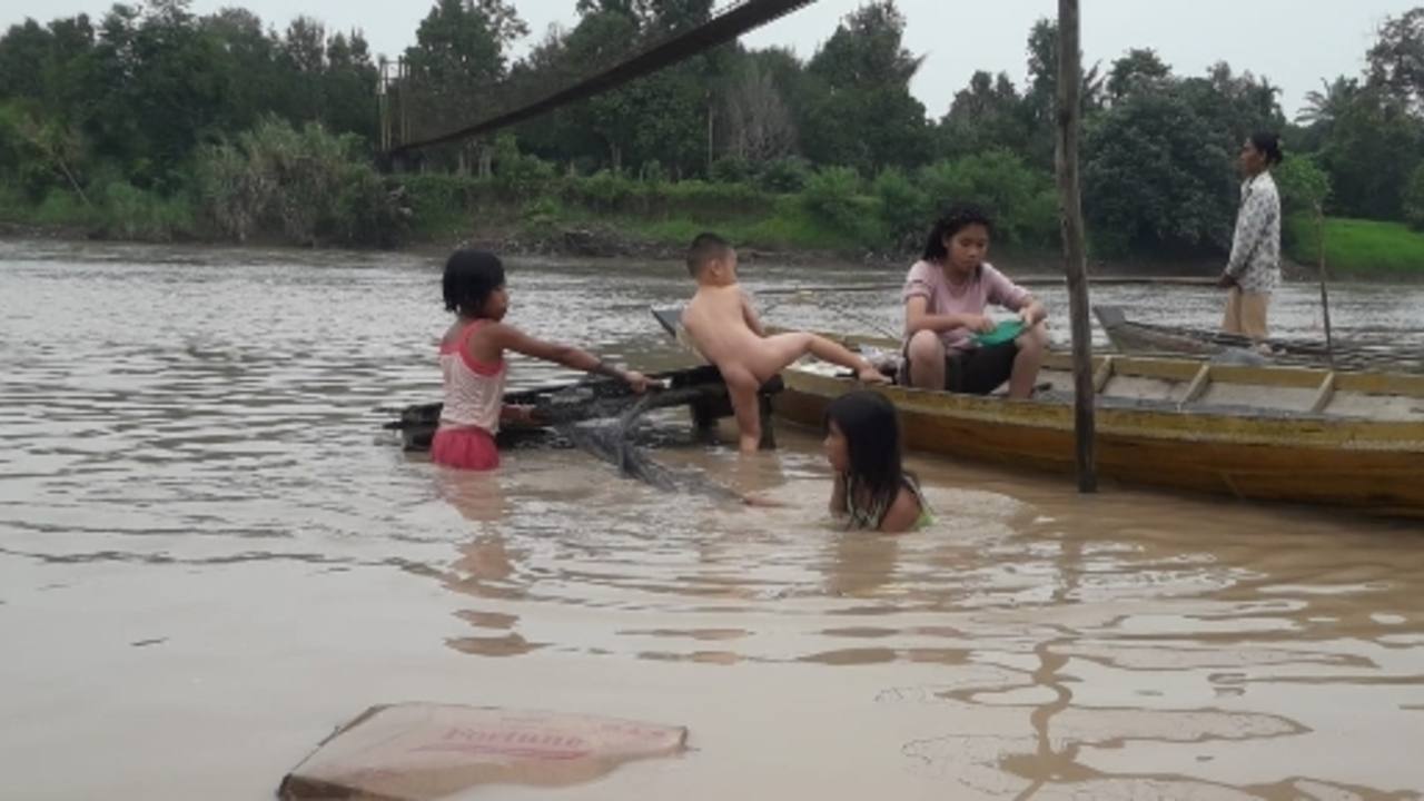 Minta DLH Investigasi Dugaan Pencemaran Sungai Lengi 