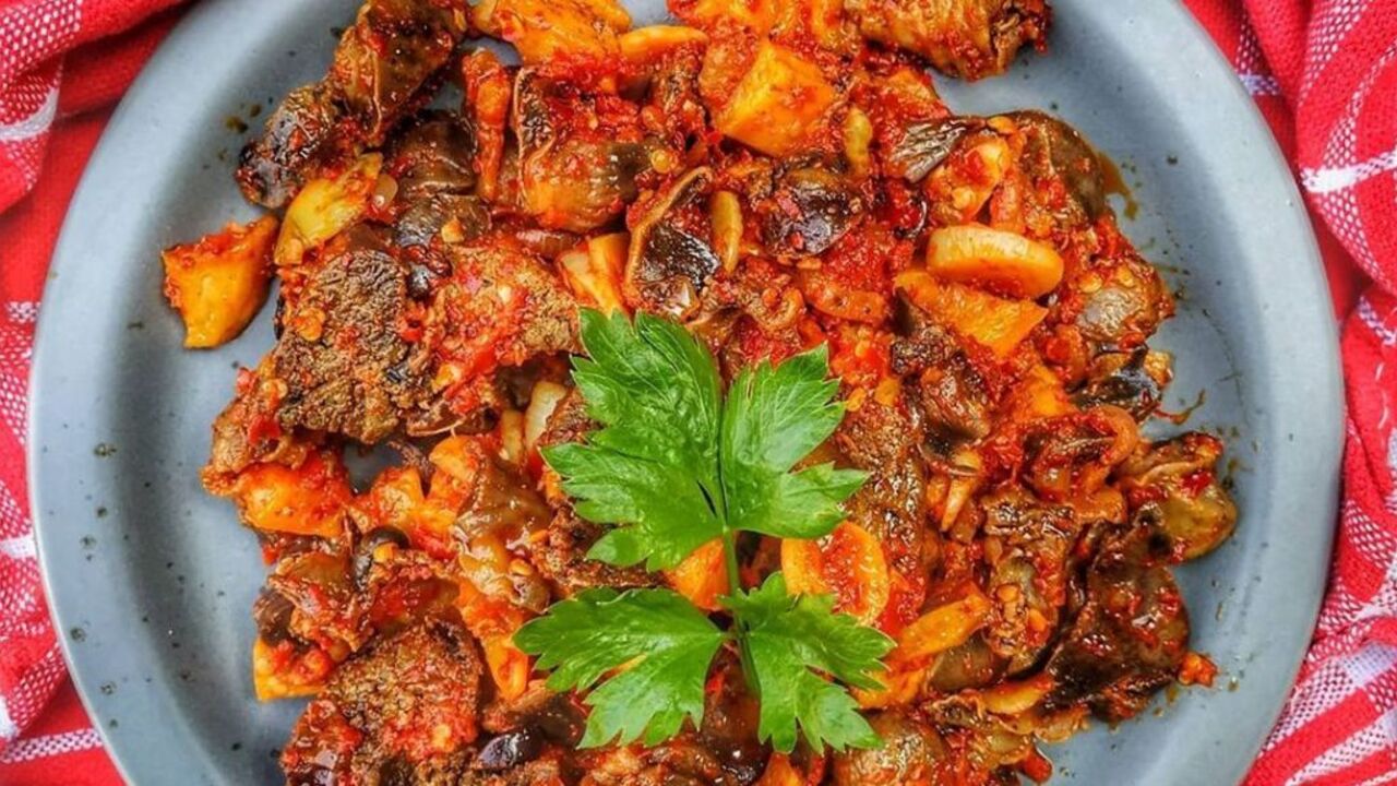 Menikmati Kelezatan Kuliner Nusantara: Ati Ampela Balado, Sajian Pedas yang Menggugah Selera
