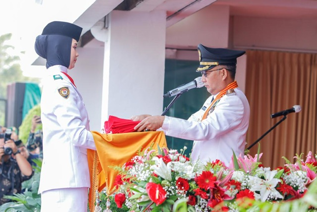 Bendera Merah Putih Berkibar di Rumdin Pj Bupati Apriyadi