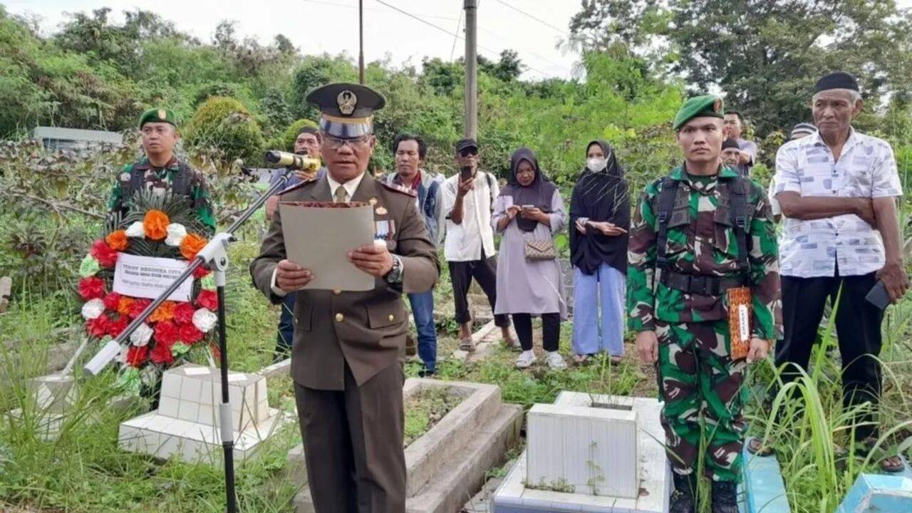 Danramil Baturaja Pimpin Upacara Pemakaman Secara Militer Almarhum Purnawirawan TNI AD