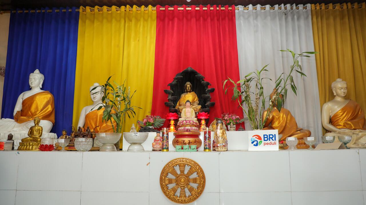 Peringati Hari Raya Waisak 12 Mei 2025, BRI Peduli Salurkan Bantuan Sembako Bagi Ribuan Umat Buddha