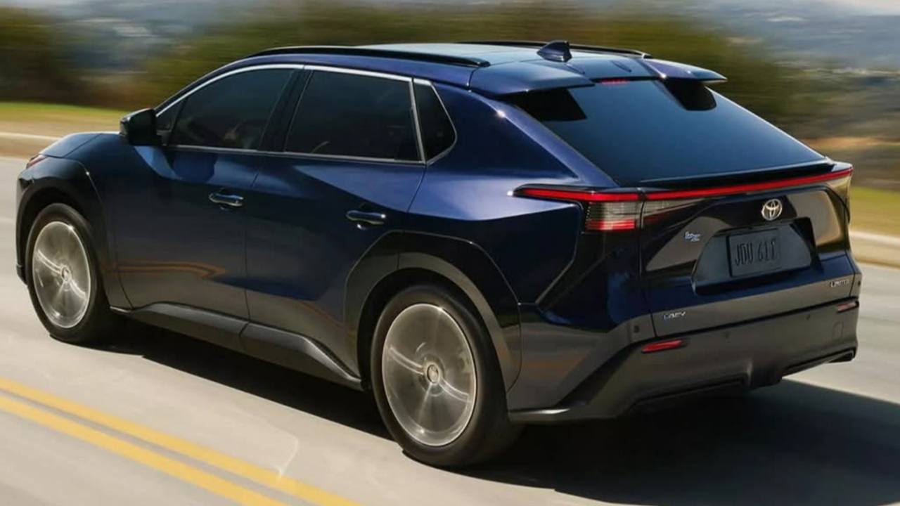 Dari bZ4X ke bZ: Evolusi Besar Toyota di Dunia Mobil Listrik Dimulai Sekarang!