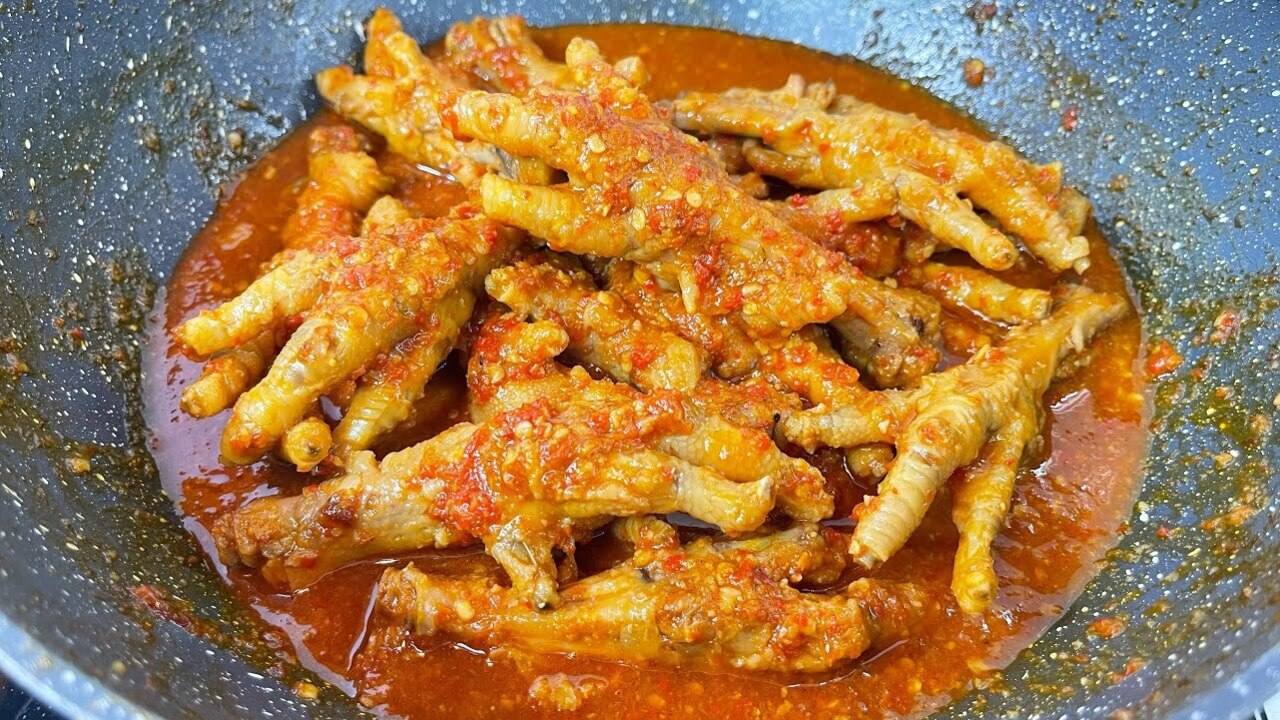 Ceker Mercon: Kuliner Pedas yang Membakar Lidah dan Menggoyang Selera