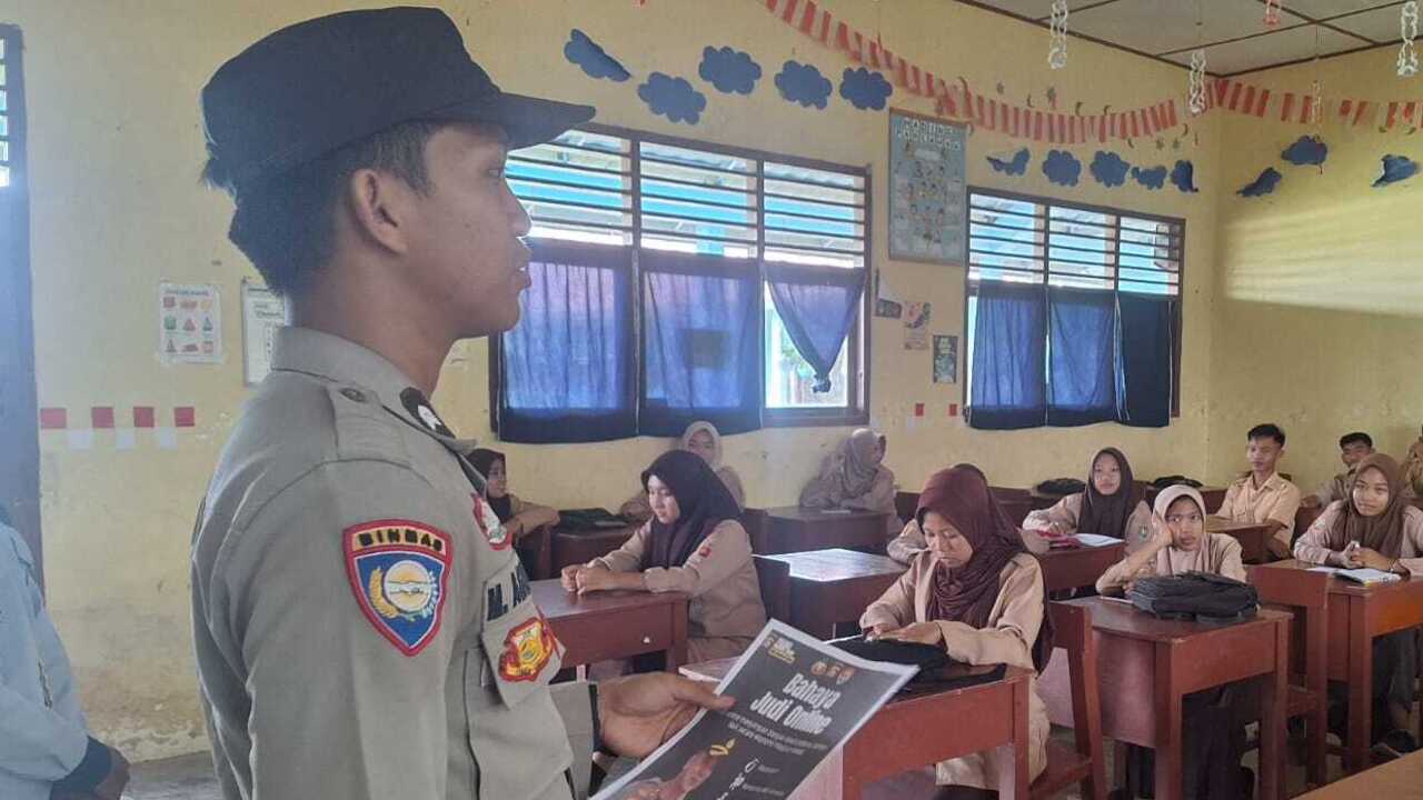 Bhabinkamtibmas Polsek Gelumbang Sosialisasikan Bahaya Judi Online 