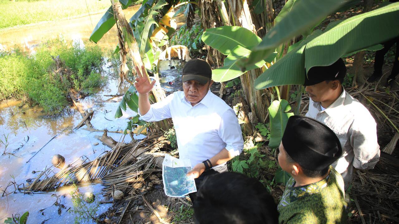 Percepat Penanganan Banjir, Gubernur Sumsel Herman Deru Tinjau Lokasi Pembuatan Kolam Retensi di Jalan Gotong