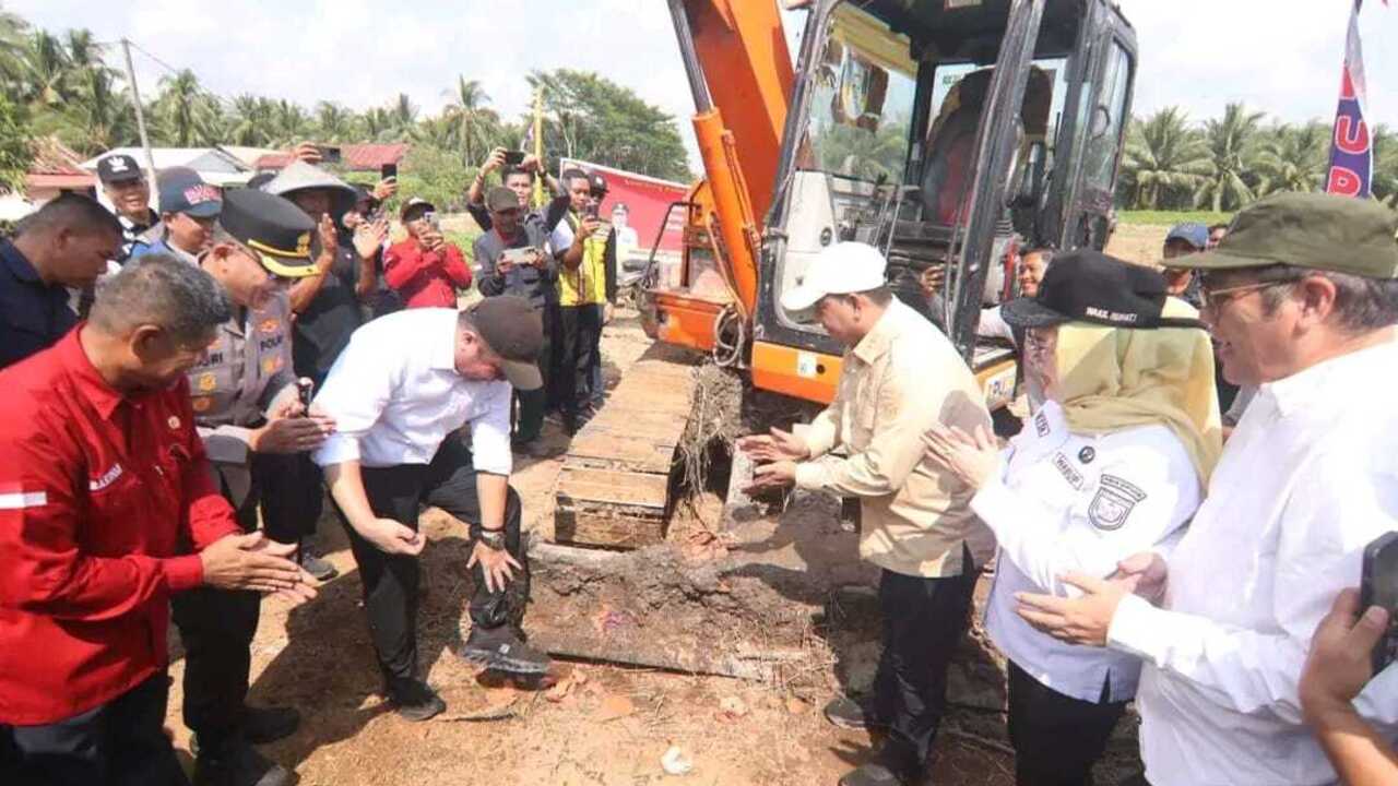 Bupati Askolani dan Gubernur Herman Deru Launching Asta Infra di Karang Agung Ilir: Bangun Jalan Poros Demi Ro