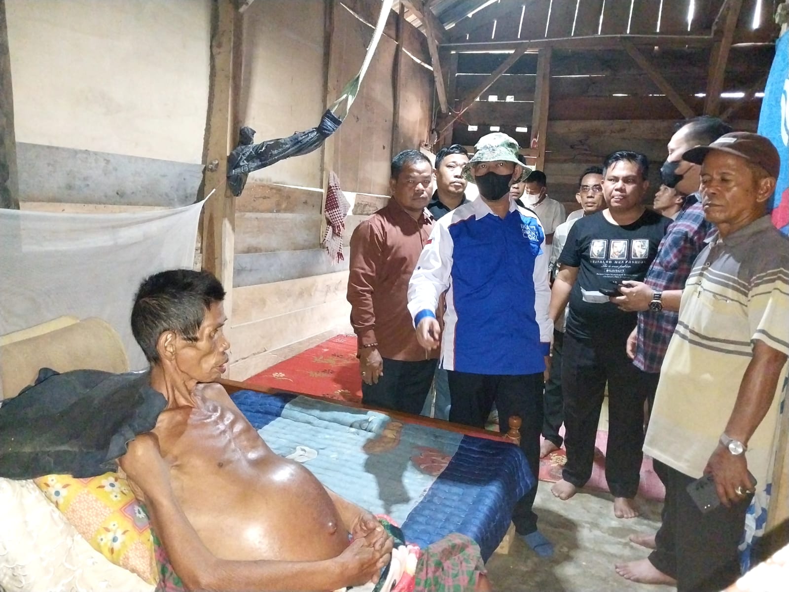 Teddy Kunjungi Bahudin, Penderita Pembengkakan Perut