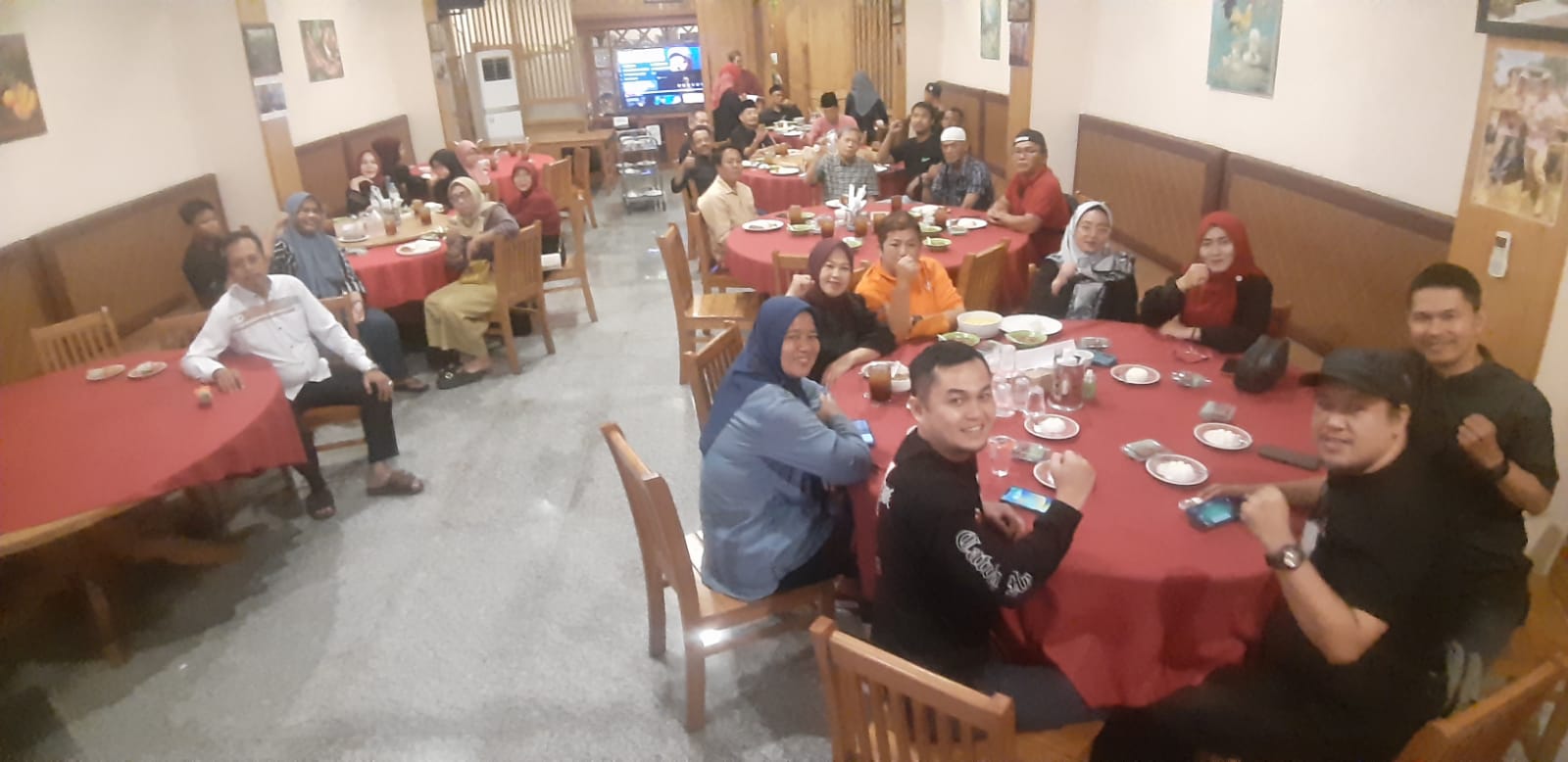 Menjalin Kebersamaan di Bulan Suci: Kelurahan 5 Ilir Gelar Buka Puasa Bersama Ketua RT dan RW. Foto: koer-palp