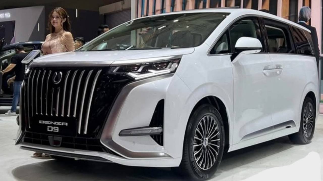 BYD Bawa Denza ke Indonesia! Intip Kemewahan MPV Listrik Denza D9 di IIMS 2025.