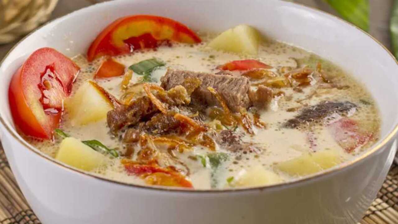 Soto Betawi : Cita Rasa Legendaris Ibukota yang Tetap Bertahan di Tengah Modernisasi