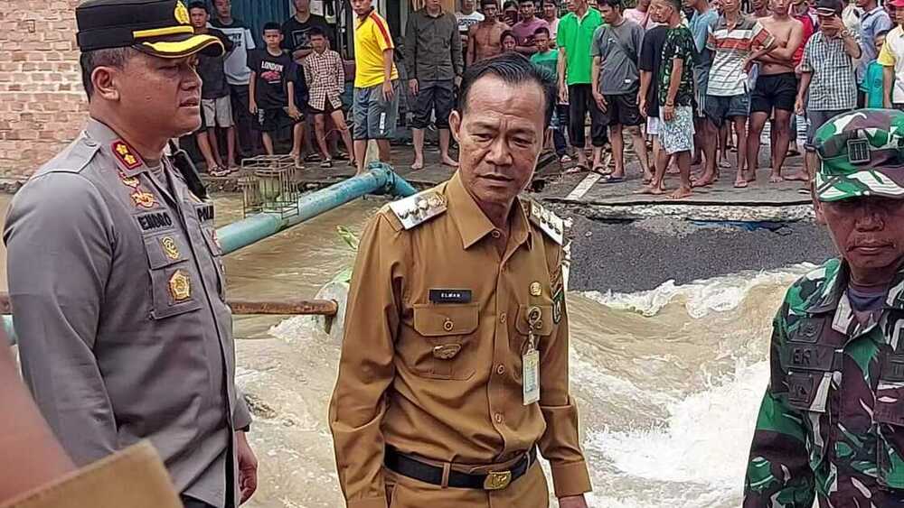 Dukung Pemkot Prabumulih Mitigasi Bencana Banjir Payuputat, Kapolres Prabumulih Kerahkan Puluhan Personil