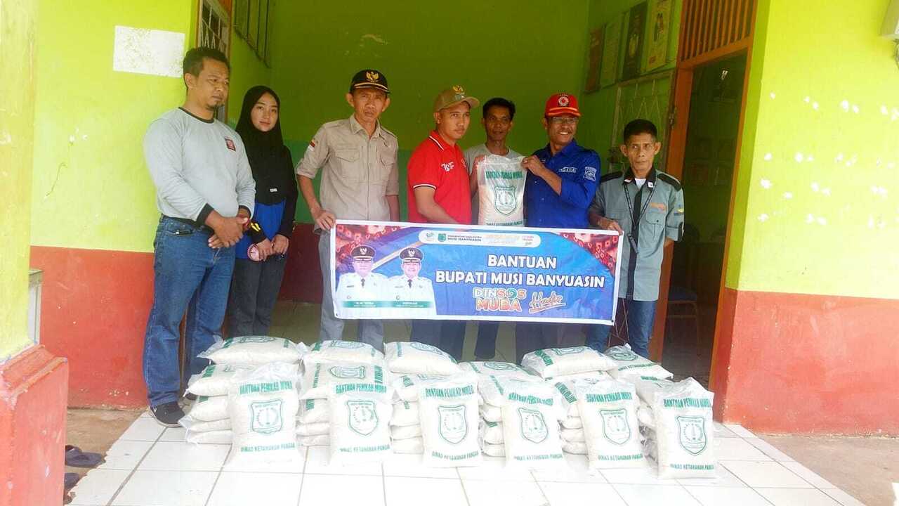 Pemkab Muba Salurkan Bantuan Beras untuk Korban Puting Beliung di Jirak Jaya
