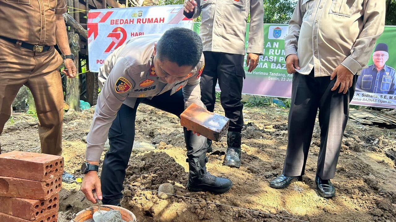 Hut Bayangkara Ke 79, Polres OI dan BAZNAS Bangun Rumah Layak Huni untuk Warga Kurang Mampu di Pemulutan Selat