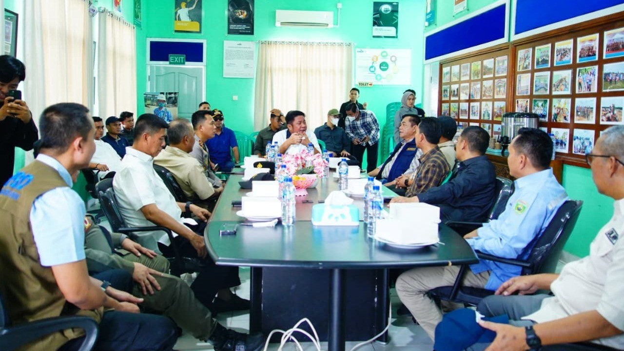 Patroli Udara dan Bantuan Sosial: Langkah Nyata Pemerintah Tangani Dampak Kebakaran di Keluang