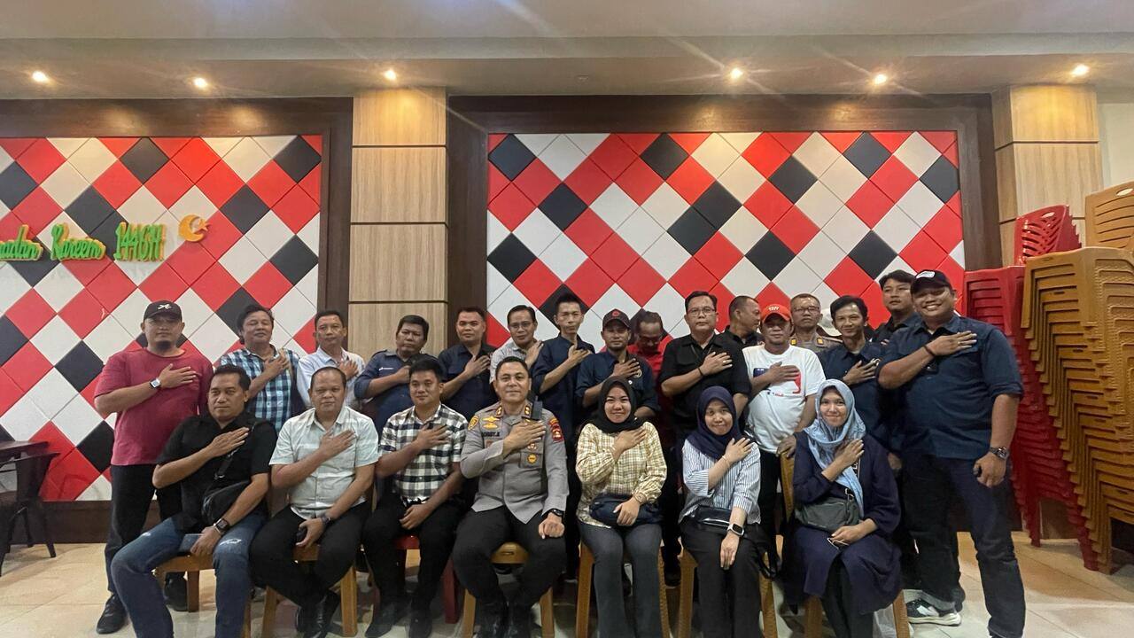 Nongkrong Bersama Awak Media, Kapolres Prabumulih: Kami Siap Mendengarkan Masukan dari Rekan-Rekan Media