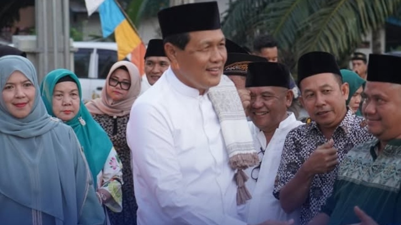 Bupati Edison Buka Bersama Warga Desa Air Cekdam