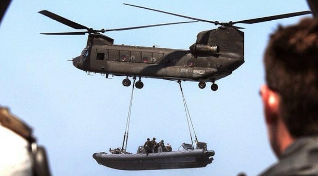 Rahasia Mahal CH 47F Chinook: Kisah Helikopter Canggih yang Ditawarkan ke Indonesia