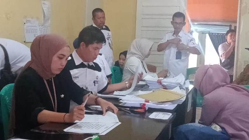 Masyarakat Antusias Daftar Sebagai Panwaslu Kecamatan di Bawaslu Muara Enim