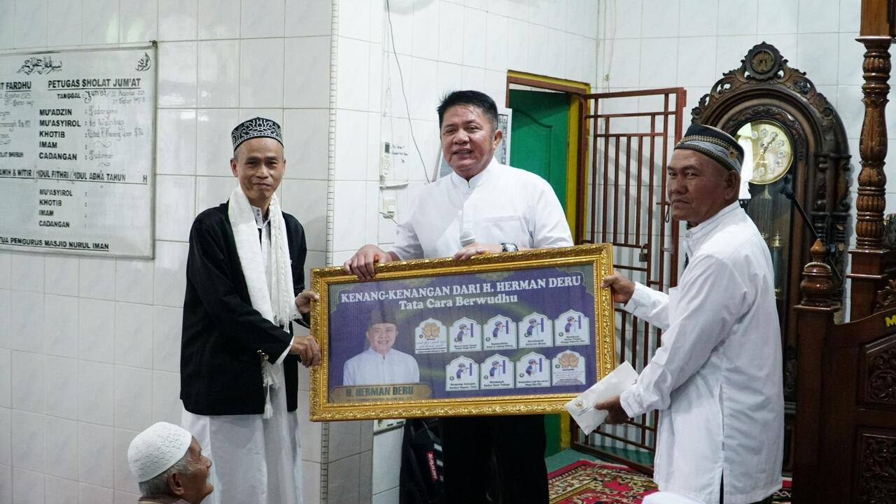 Safari Jumat di Masjid Nurul Iman Kertapati, Gubernur Herman Deru Sosialisasi Pemutihan Pajak Kendaraan Bermot