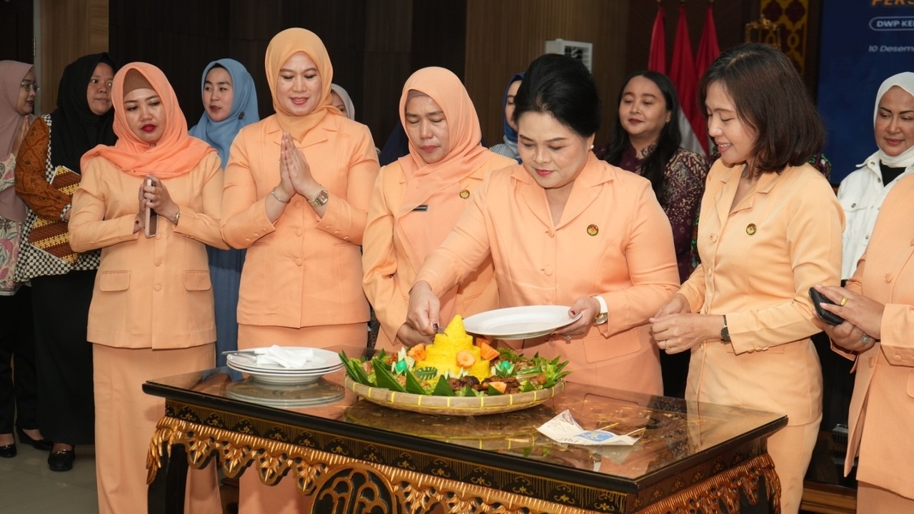 Penuh Kehangatan dan Kepedulian, DWP Kanwil Kemenkum Sumsel Rayakan HUT DWP ke-26 dengan Baksos