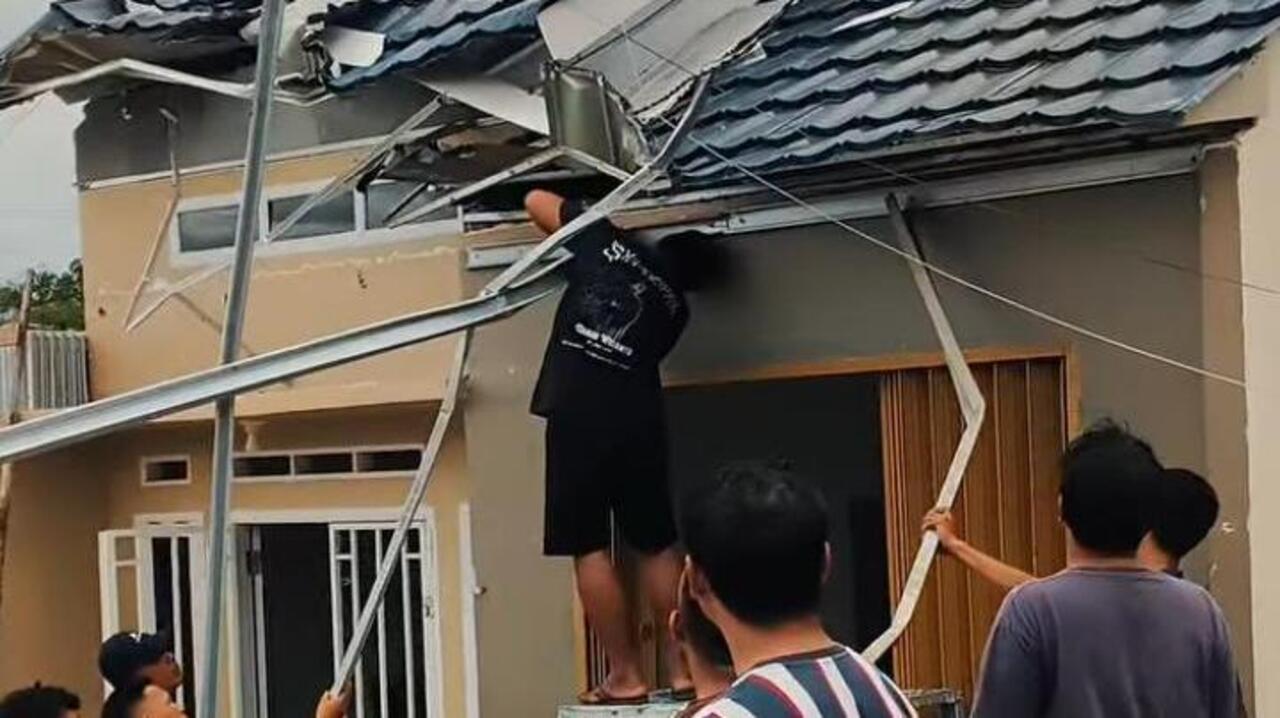 Angin Kencang Terjang Permukiman dan Pasar Tanjung Enim