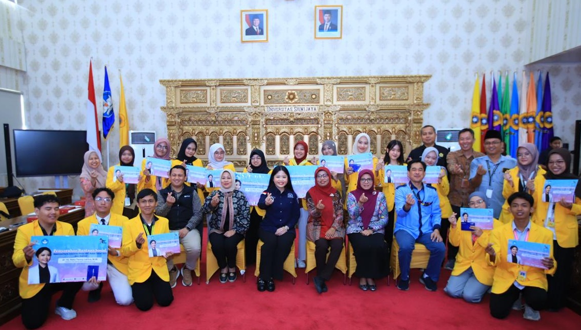 Serahkan Beasiswa KIP Kuliah bagi Mahasiswa Unsri, dr Ratu Tenny Leriva: Ini Tanggung Jawab Saya Sebagai Alumn