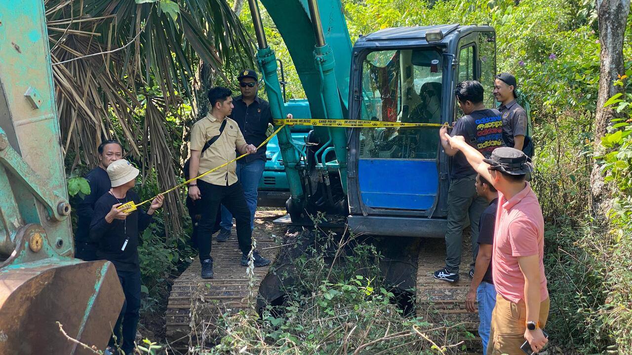 Ditreskrimsus Sita1 Unit Excavator di Lokasi Tambang Ilegal