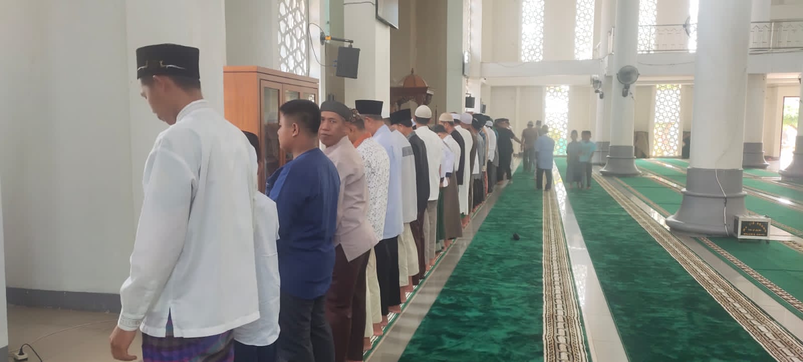 Masjid Agung Muara Enim Gelar Sholat Sunah Kusuf