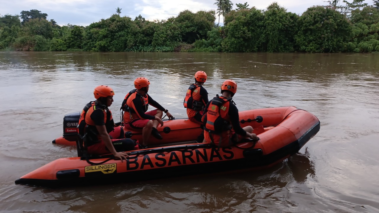 Siswi SD Pedamaran OKI Tenggelam di Sungai Komering : Tim SAR Lakukan Pencarian