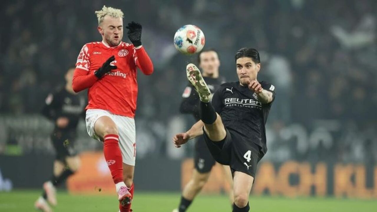 Hasil Bundesliga: Gladbach Menang Tipis 1-0 Atas Mainz, Kevin Diks Tampil Kokoh.
