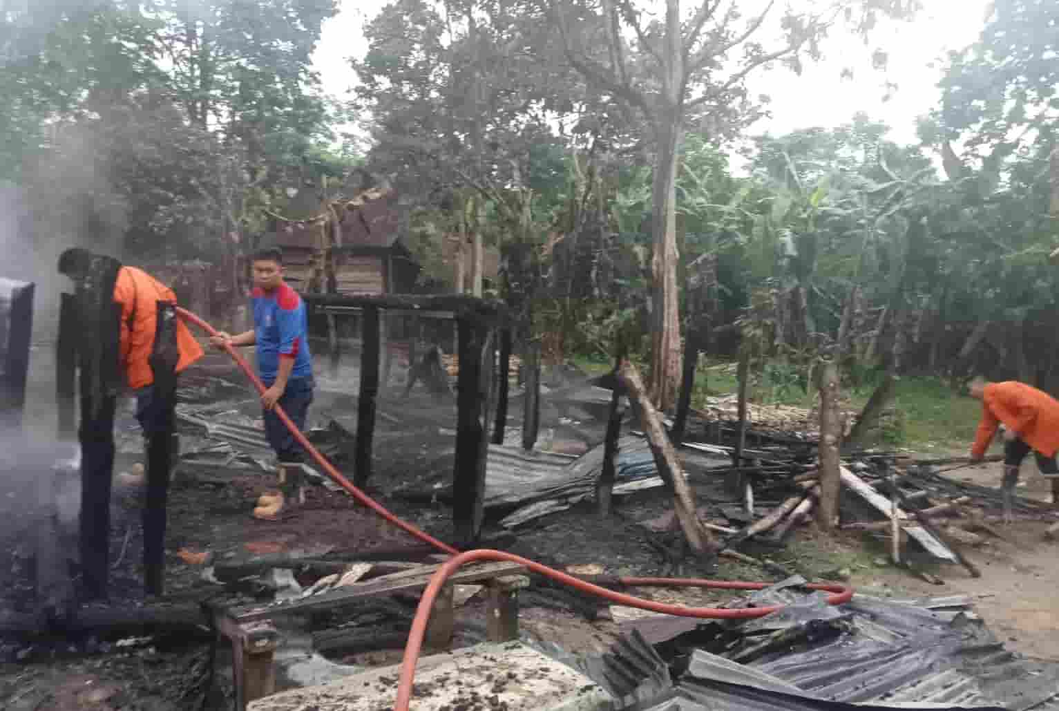 Dua Rumah Panggung di Kabupaten Musi Banyuasin Ludes Terbakar, Diduga Ini Penyebab Kebakaran...