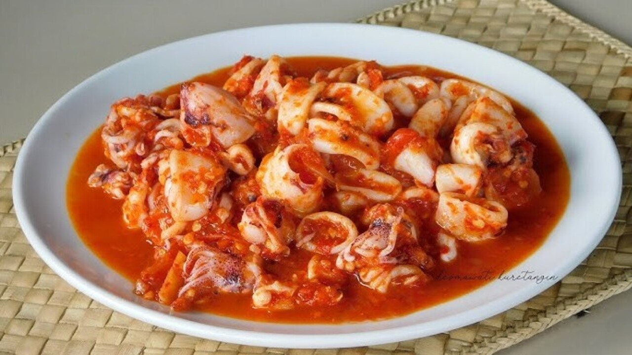 Cumi Balado : Sensasi Pedas Gurih yang Tak Pernah Lekang oleh Waktu