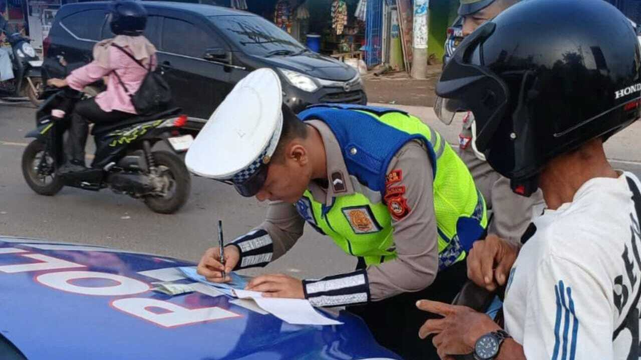 Operasi Misi 2025 di Ogan Ilir, Pelanggar Didominasi Oleh Pengendara Tanpa Helm