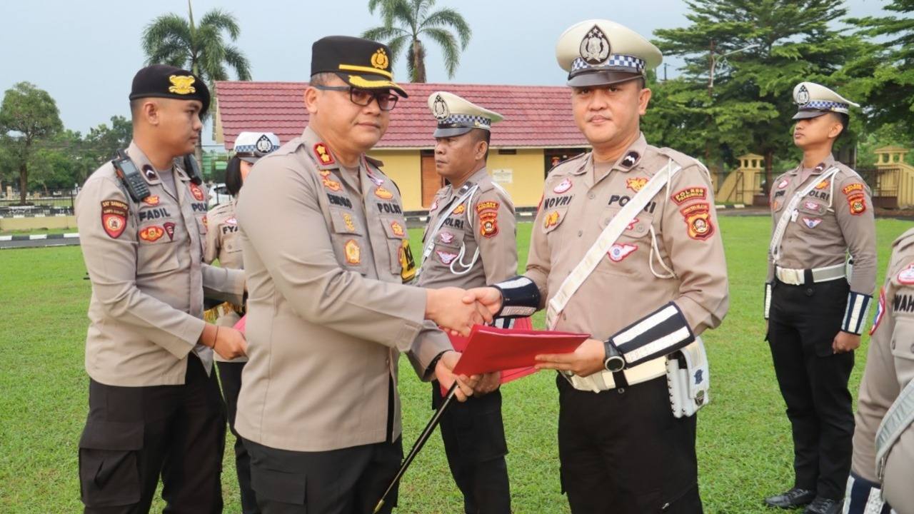 Rajin Tilang Pelanggar, Enam Personel Satlantas Prabumulih Mendapatkan Reward