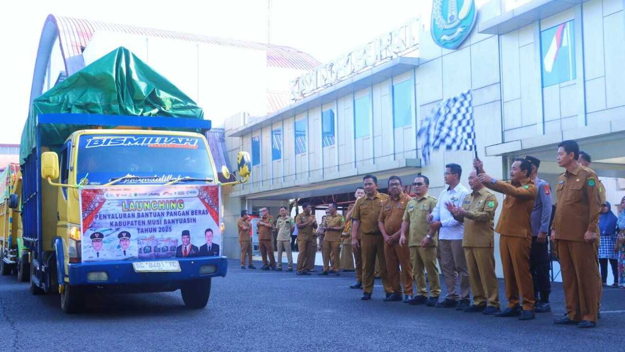 Ringankan Beban Keluarga di Bumi Serasan Sekate Disalurkan 707,6 Ton Beras