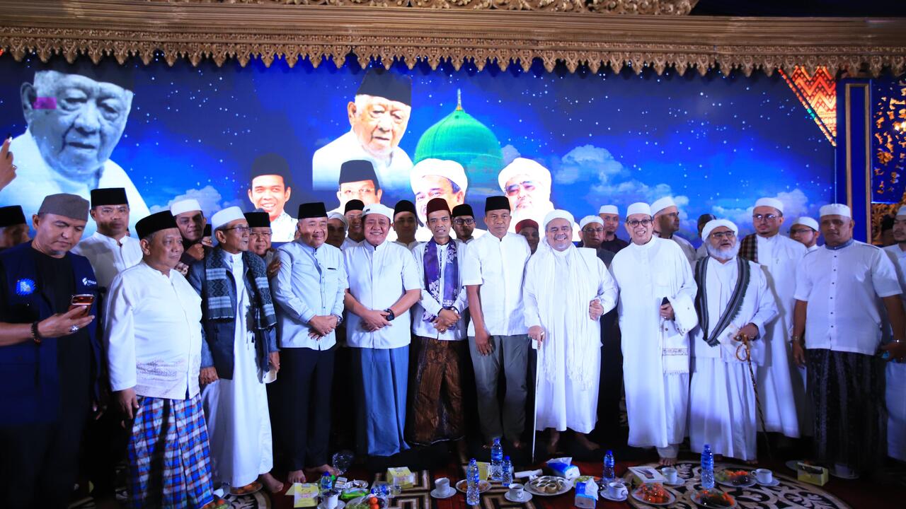 Gubernur Herman Deru Hadiri Haul dan Takziah 40 Hari Kemas H. Abdul Halim Ali di Graha Dakwah Al-Halim.