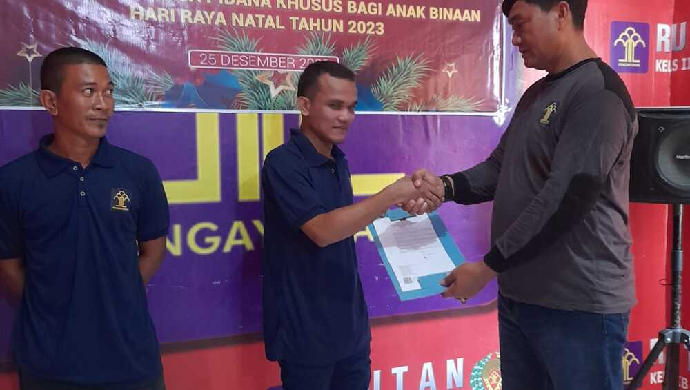 Dua Warga Binaan Rutan Baturaja Terima Remisi Natal 2023