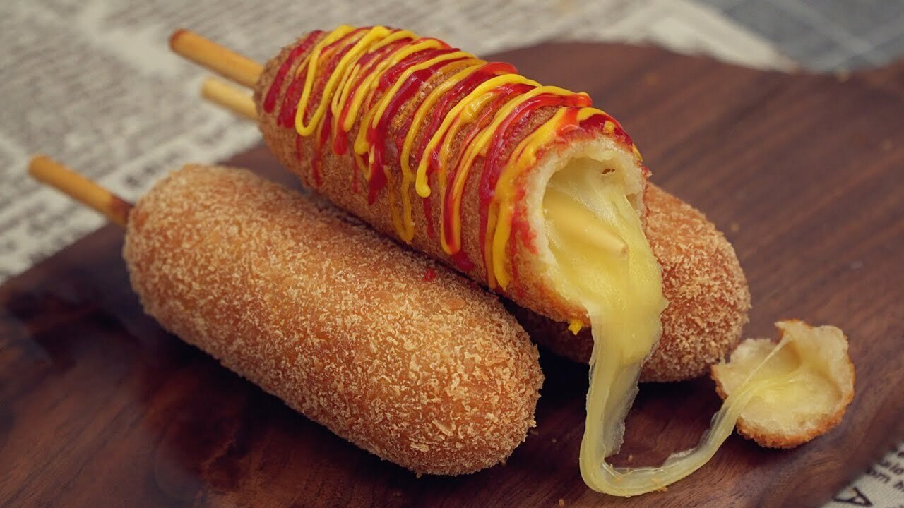 Corn Dog Mozarella Jadi Tren Kuliner Favorit Anak Muda di Indonesia