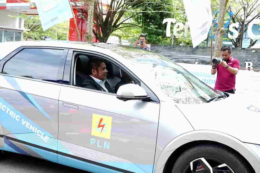 Gubernur Herman Deru Kampanyekan Penggunaan Kendaraan Listrik 