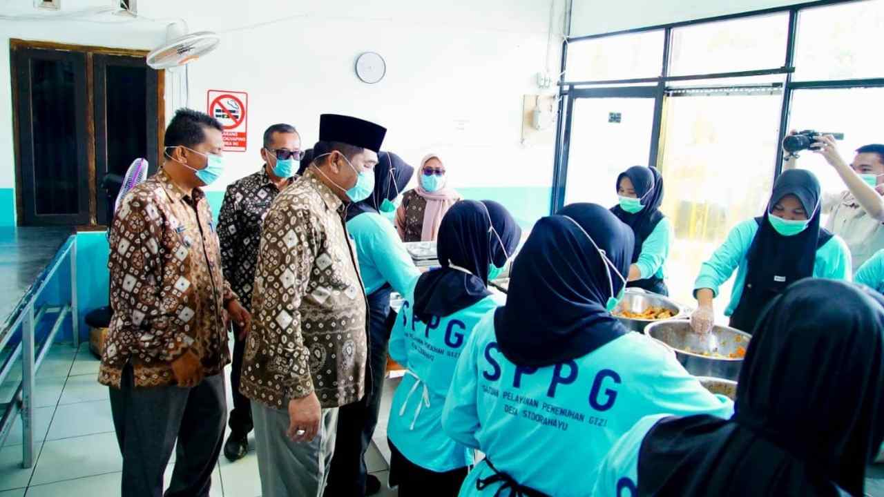 Pantau MBG, SPPG, dan Infrastruktur Olahraga, Bupati Toha Dorong Penguatan Layanan Gizi dan Pendidikan di Keca