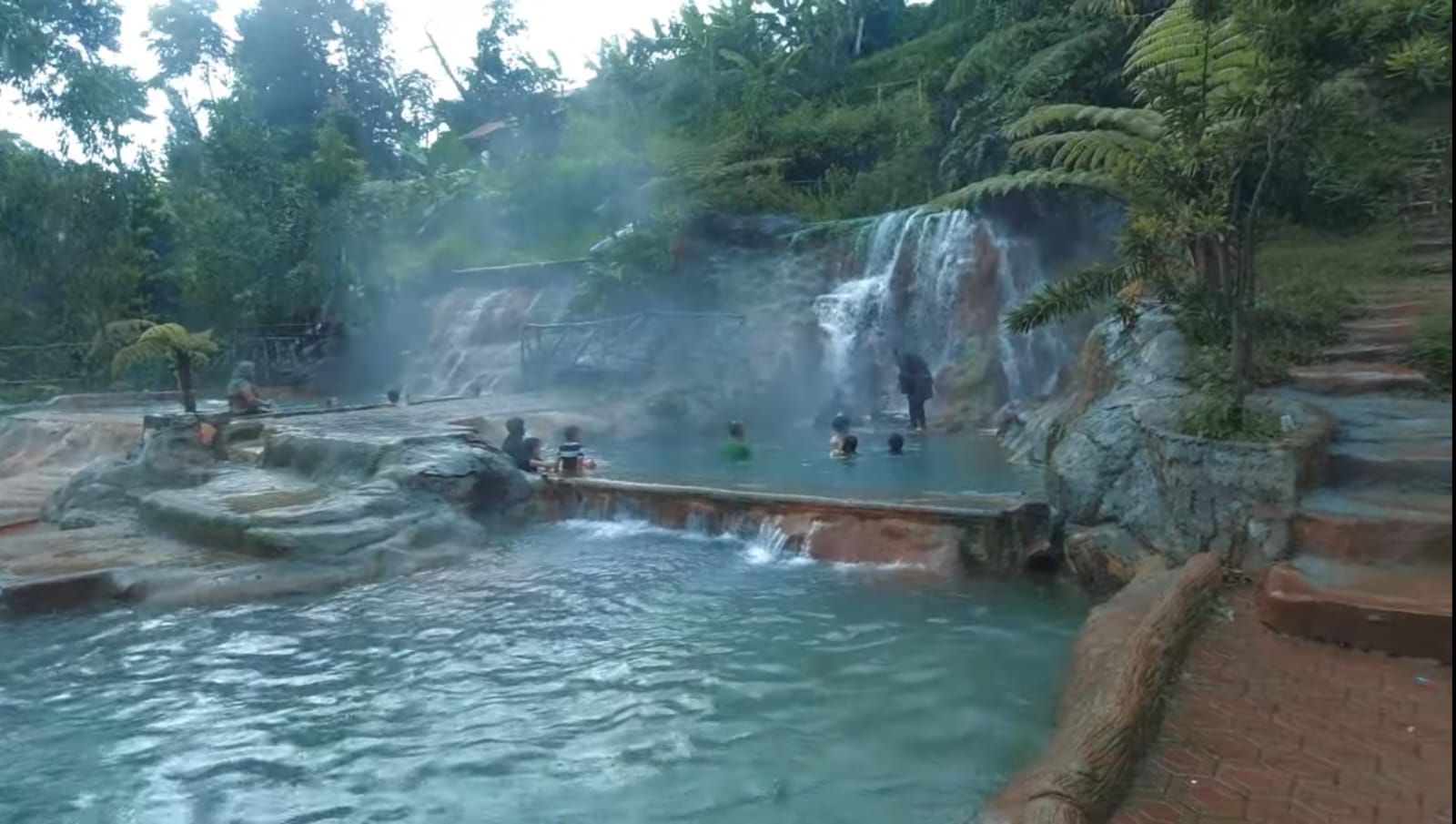 Wisata Alam Panas di Parongpong Menyatu dengan Keindahan Alam dan Kehangatan Airnya