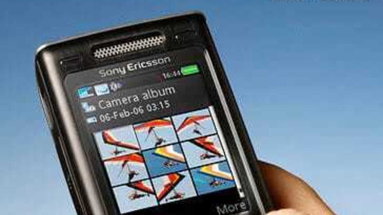 Sony Ericsson K790i: Ponsel Cyber-shot Legendaris dengan Kamera 3.2 MP. F pixabay  Sony Ericsson K790i: Ponsel