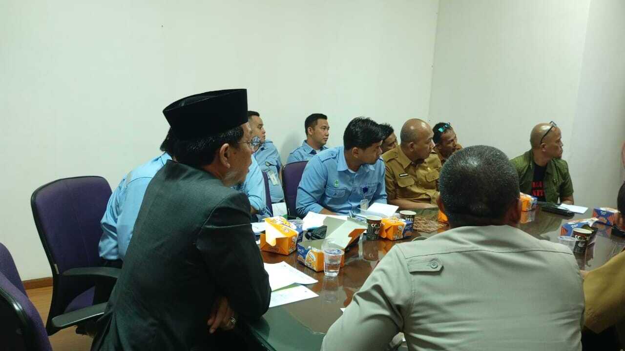 Warga Ancam Tutup Akses Jalan Operasional PT MHP