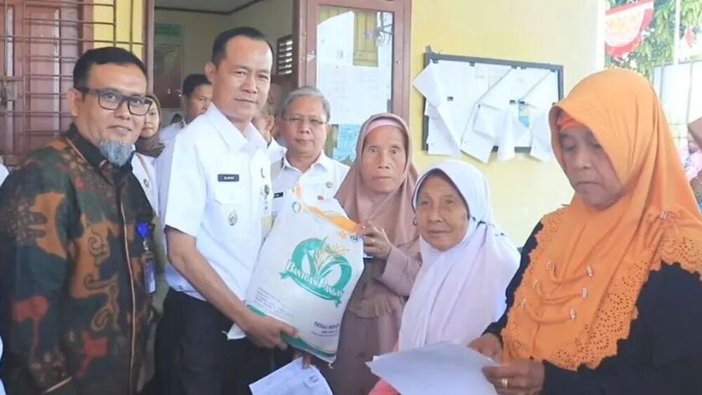 Membantu Meringankan Beban Masyarakat, Pemkot Prabumulih Salurkan bantuan Pangan CBP Tahap ke III