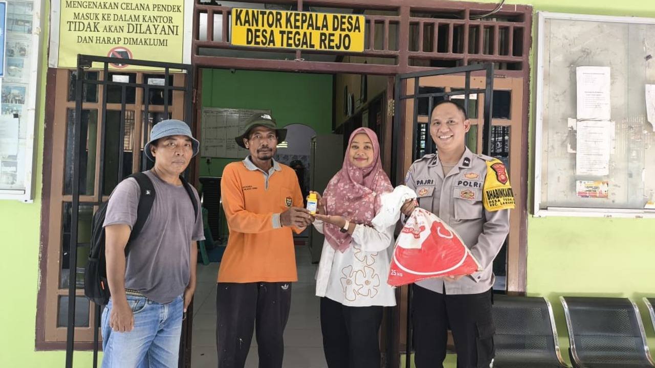 Salurkan Bantuan Pertanian untuk Warga